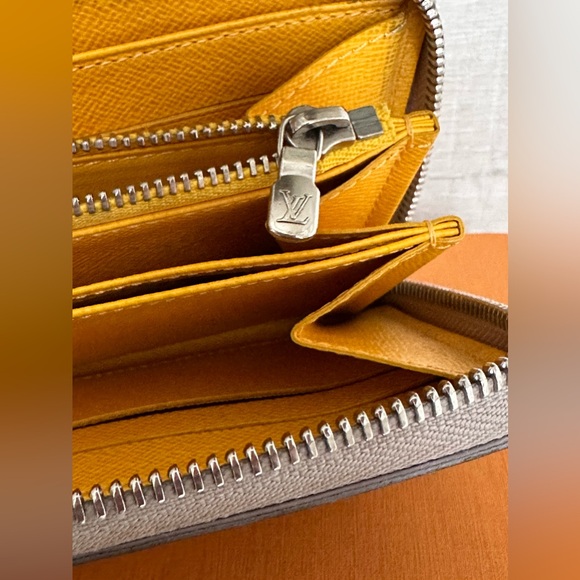 Louis Vuitton Zippy Epi Wallet Comes with LV Box - Picture 8 of 16